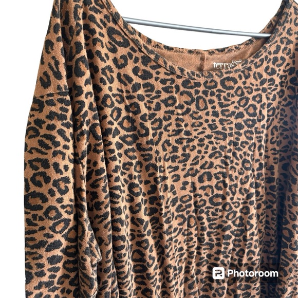 Terra & Sky Leopard Top 2X EUC - Picture 2 of 4